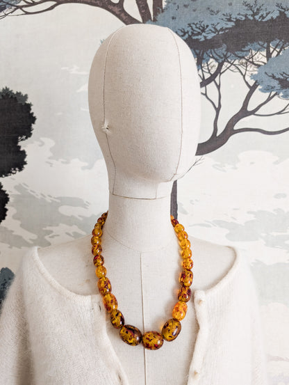 Collier Lucite façon ambre 1930