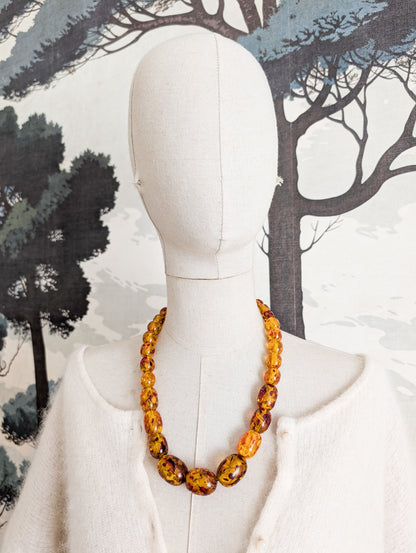 Collier Lucite façon ambre 1930