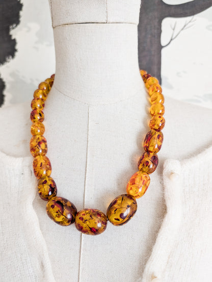 Collier Lucite façon ambre 1930