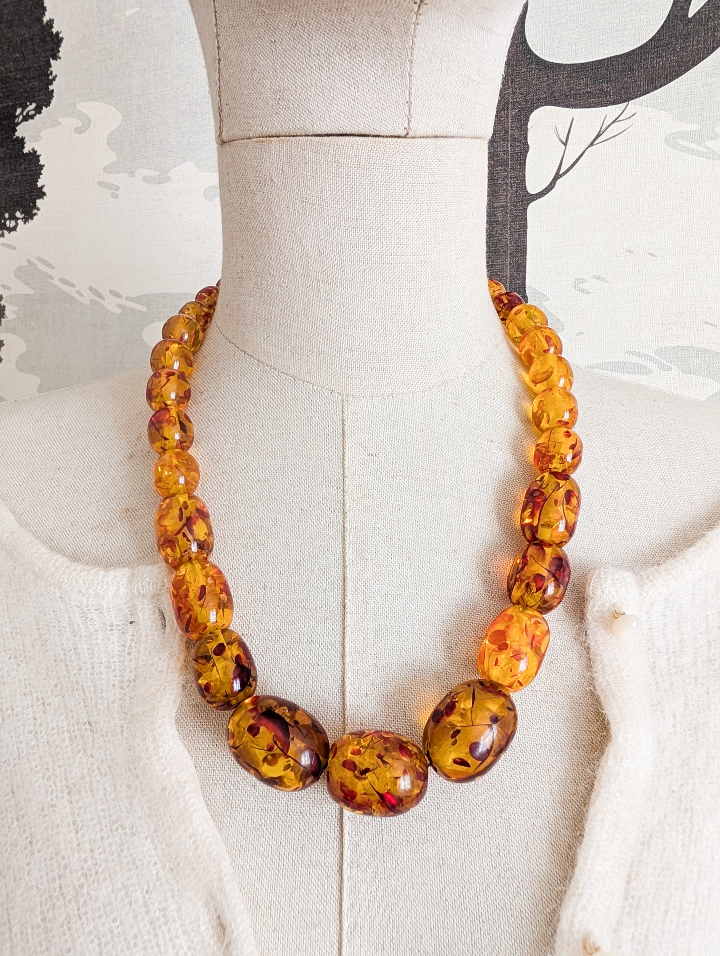Collier Lucite façon ambre 1930