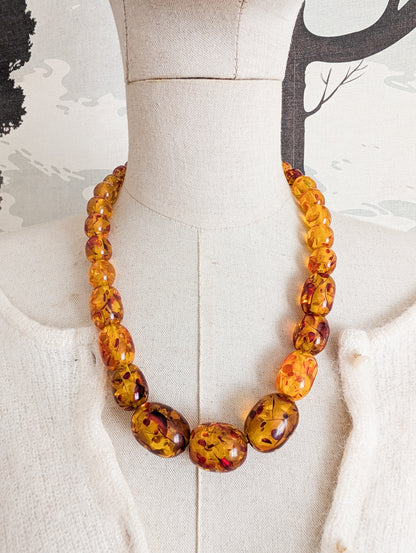 Collier Lucite façon ambre 1930