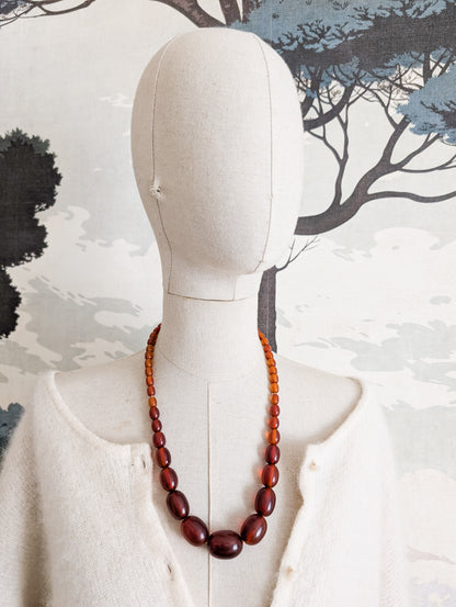 Long collier en Bakélite 1930 perles ovales