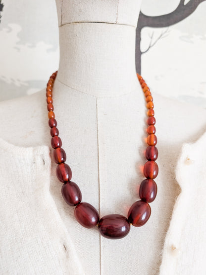Long collier en Bakélite 1930 perles ovales