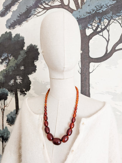 Long collier en Bakélite 1930 perles ovales