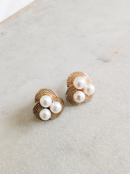 Boucles perles 60's oreilles percées