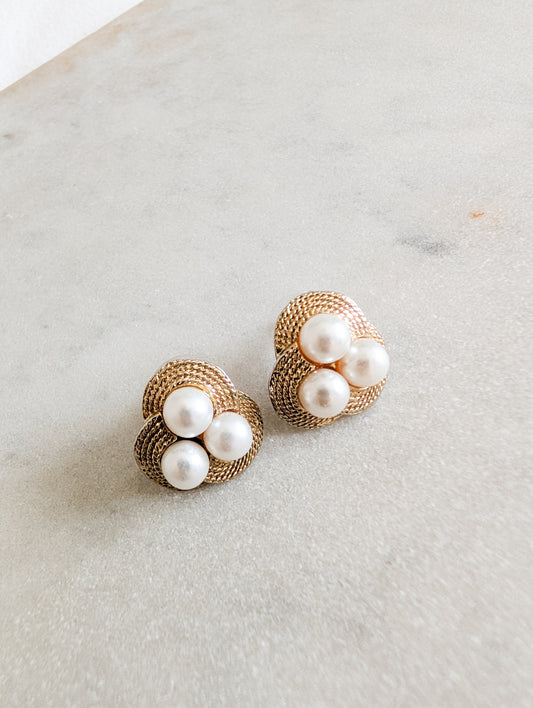 Boucles perles 60's oreilles percées