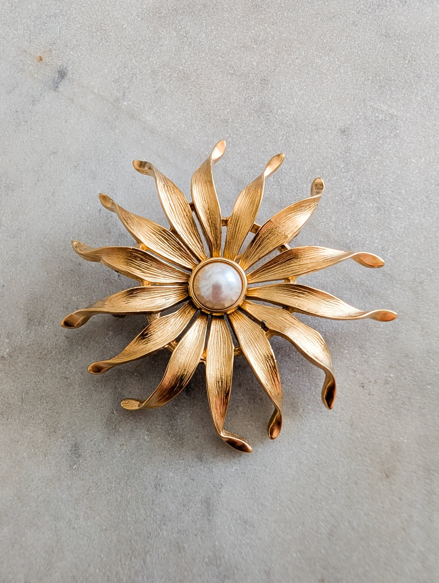 Broche fleur américaine