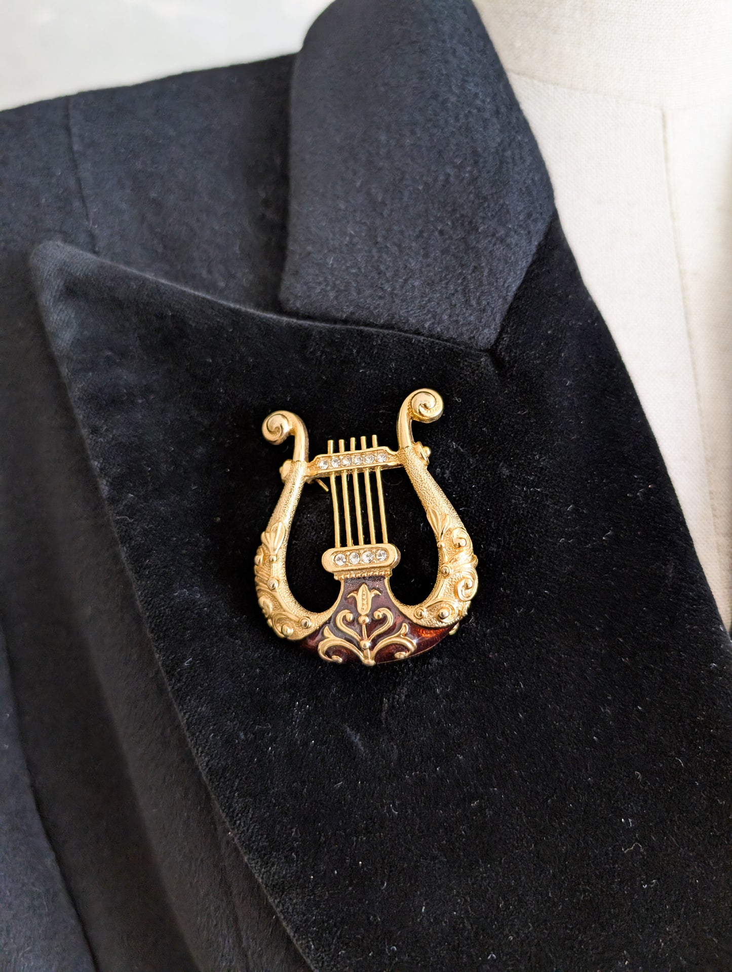 Broche lyre
