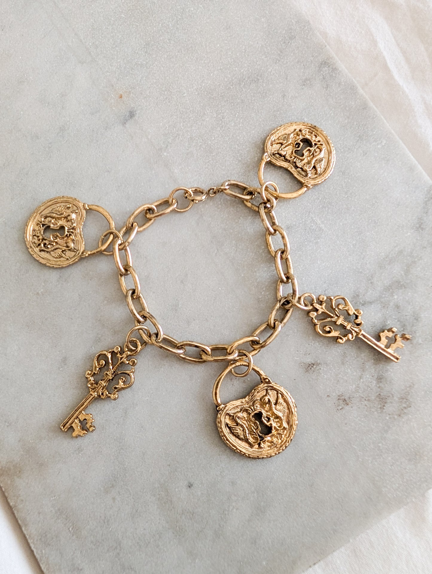 Bracelet breloques clefs et cadenas