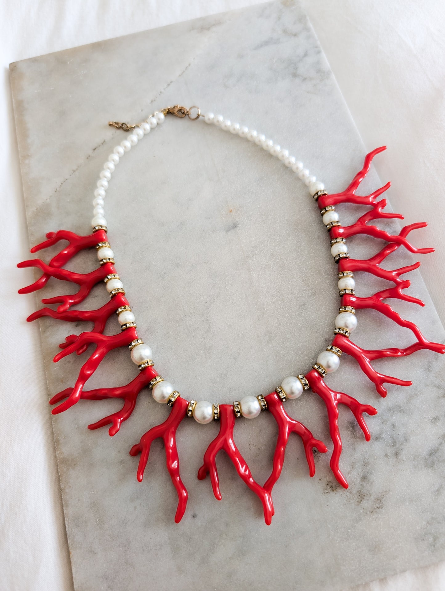 Collier façon corail et perles 90's