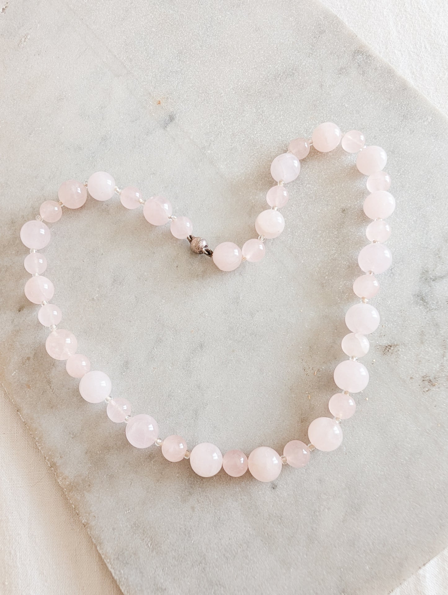 Collier court en Quartz rose