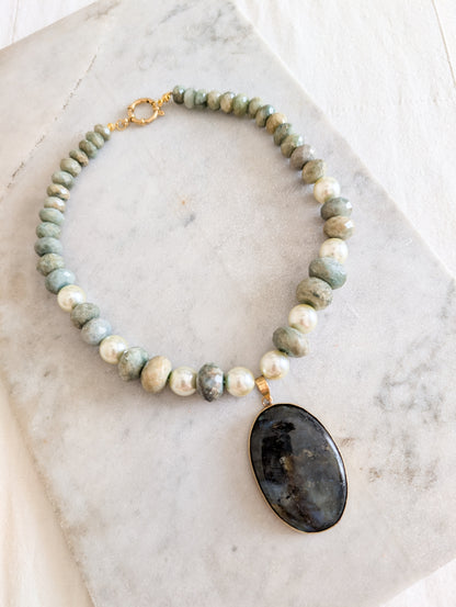 Collier en Béryl et pendentif Labradorite