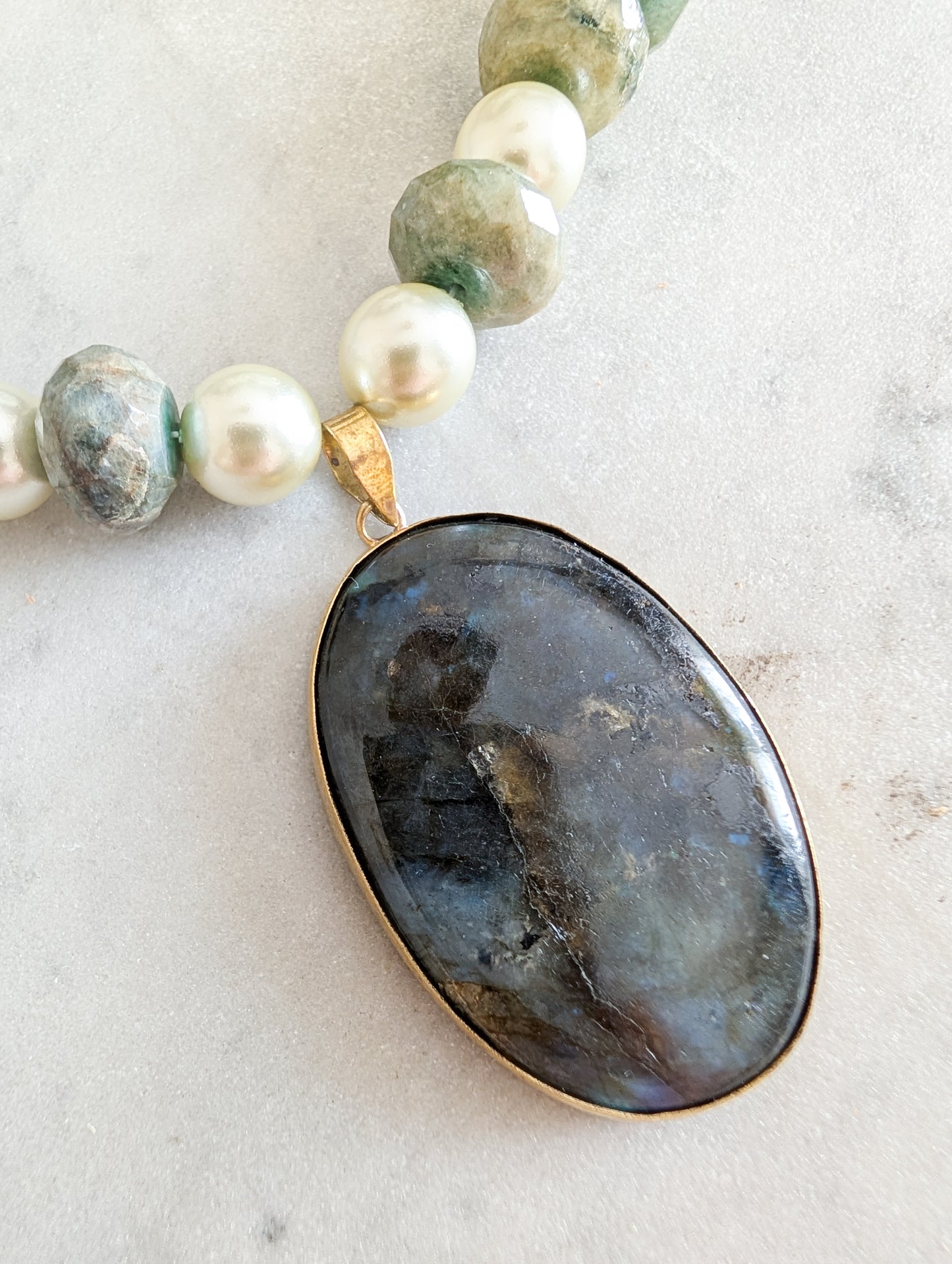 Collier en Béryl et pendentif Labradorite