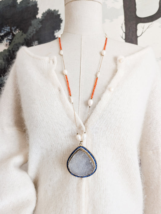 Sautoir contemporain quartz et perles d'eau douce
