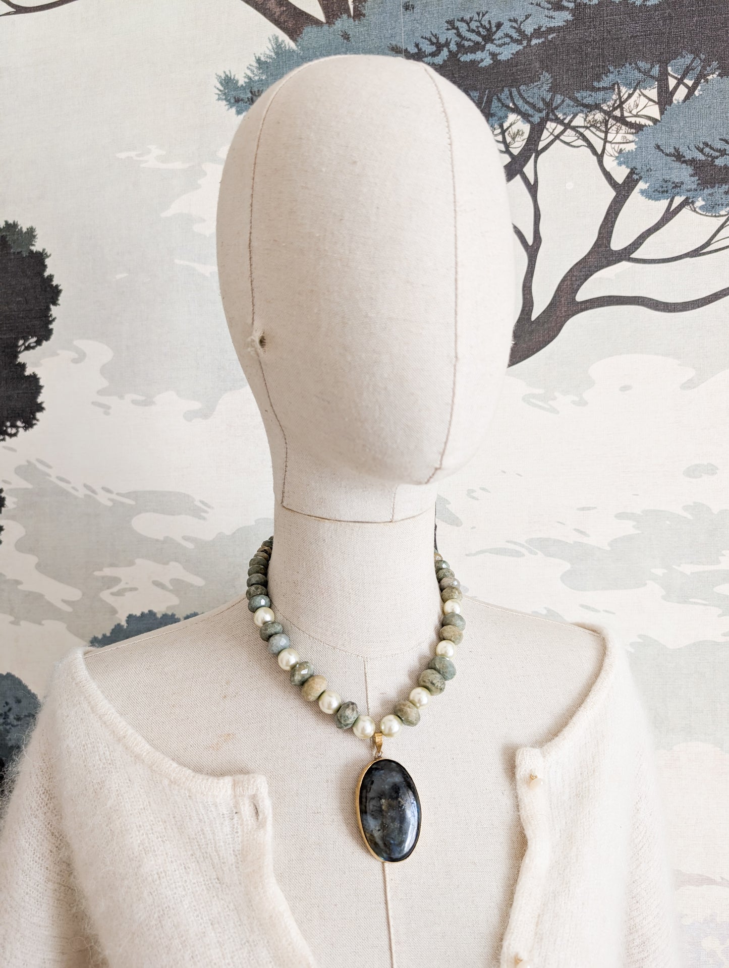 Collier en Béryl et pendentif Labradorite