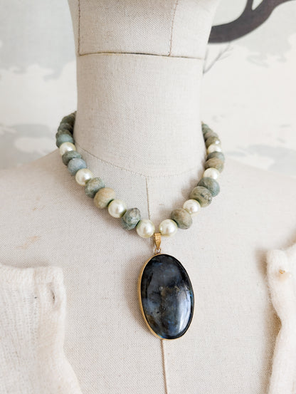 Collier en Béryl et pendentif Labradorite