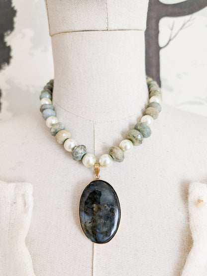 Collier en Béryl et pendentif Labradorite