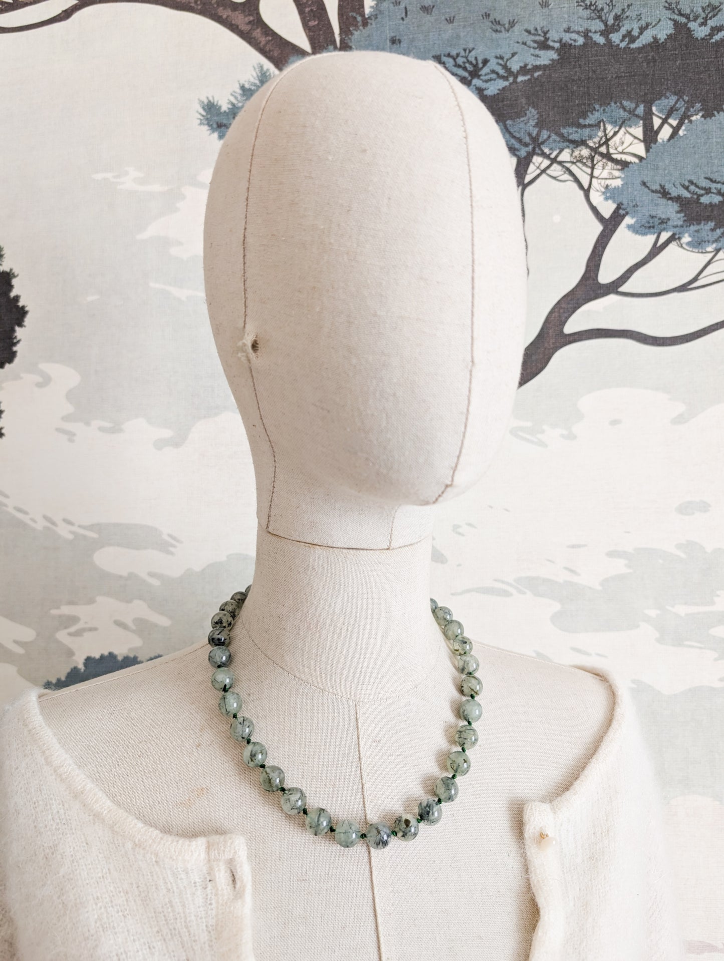 Collier de perles de préhnites à inclusions d'épidote