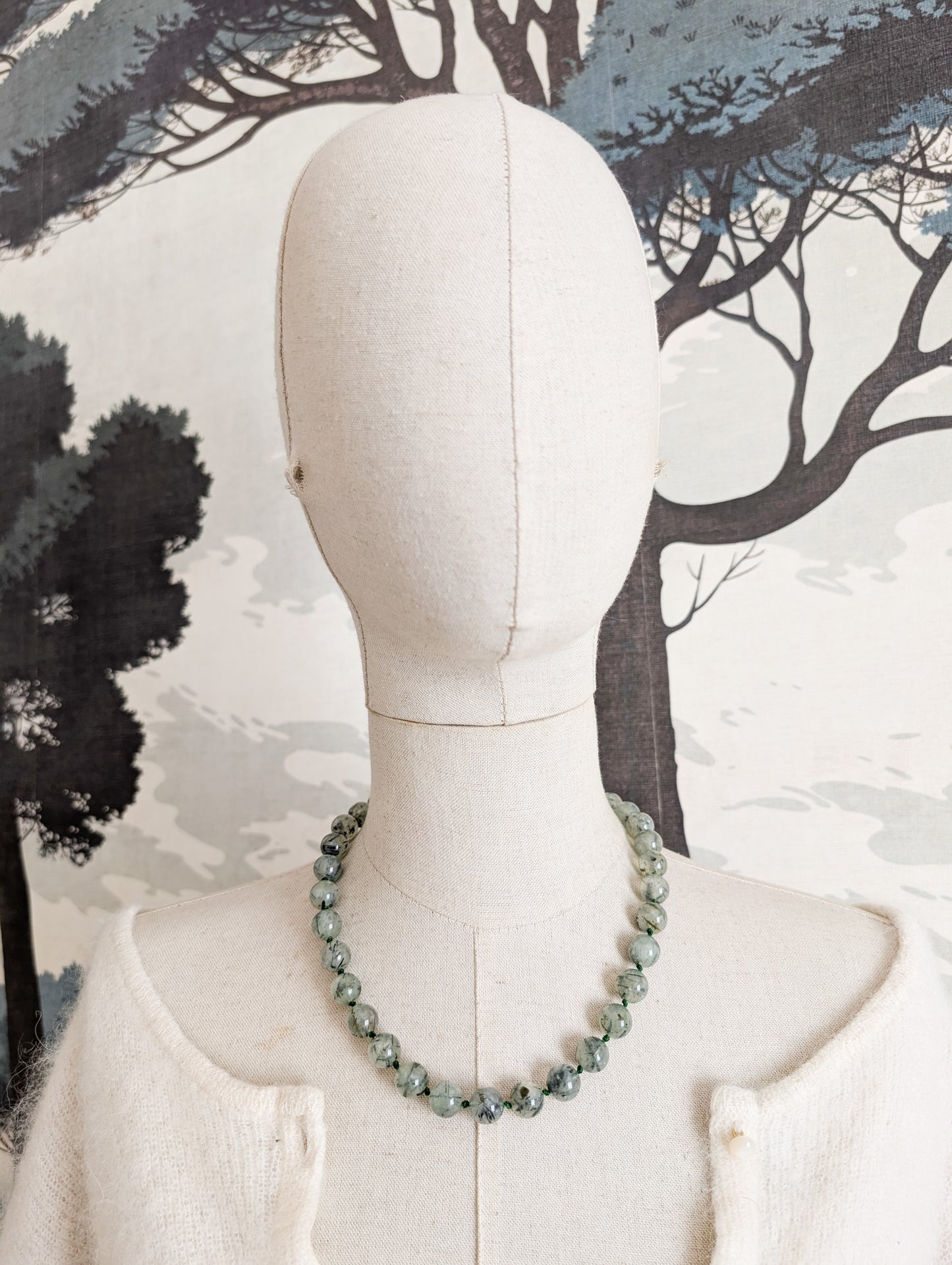 Collier de perles de préhnites à inclusions d'épidote