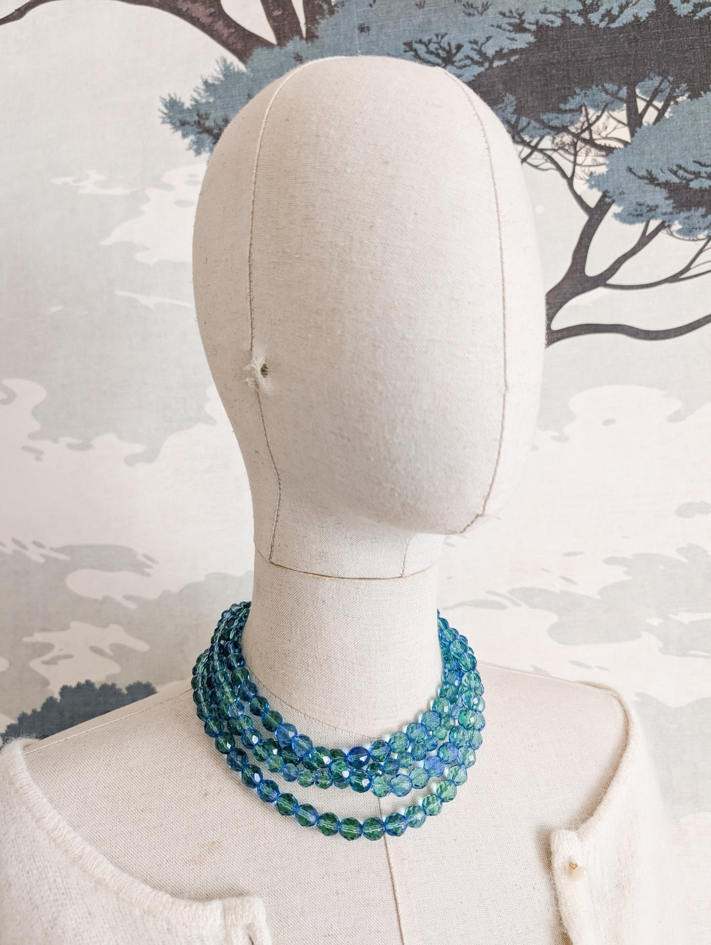 Collier en verre Multirangs années 1950