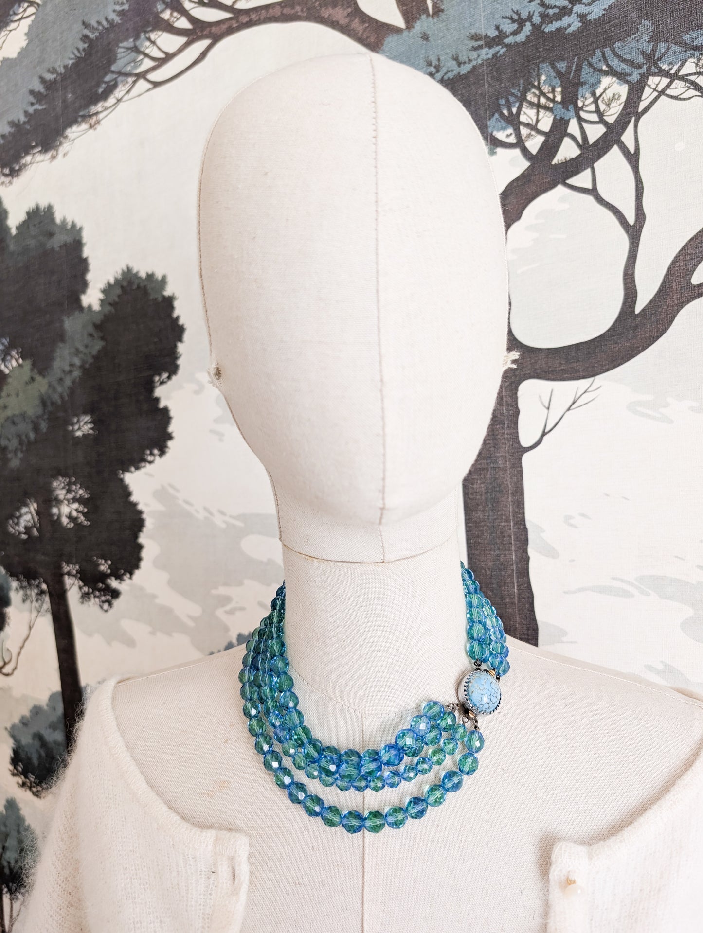 Collier en verre Multirangs années 1950