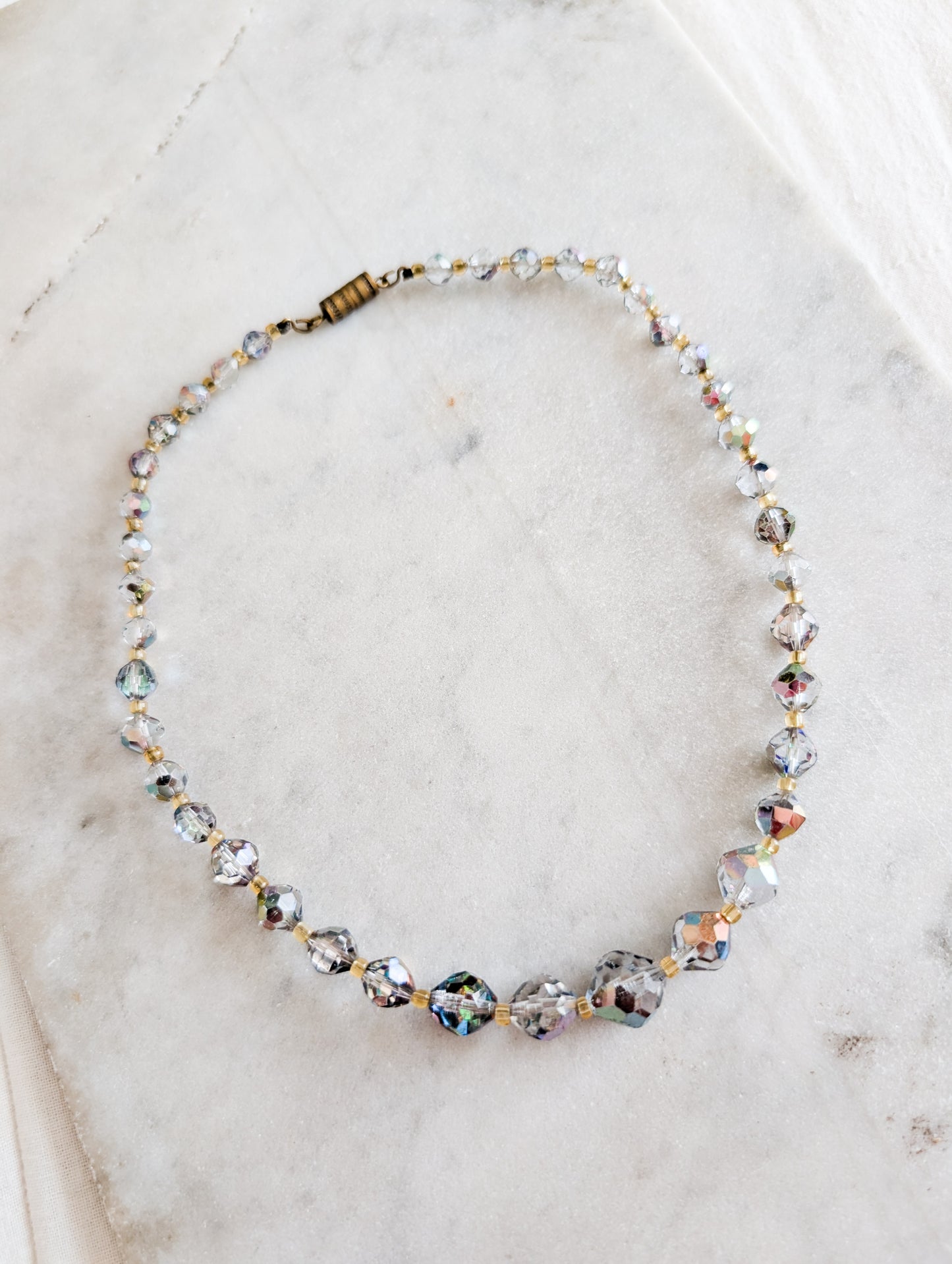 Collier cristal facetté effet Aurore Boréale