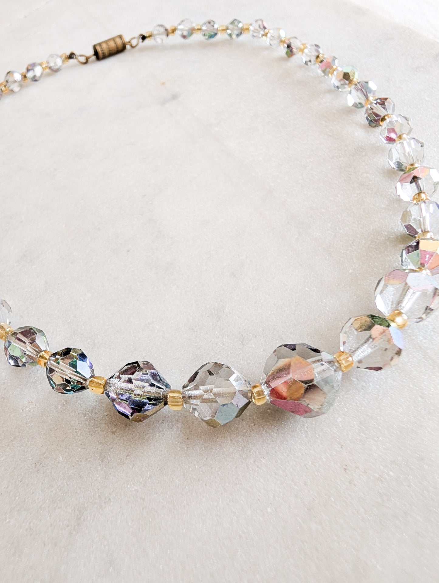 Collier cristal facetté effet Aurore Boréale