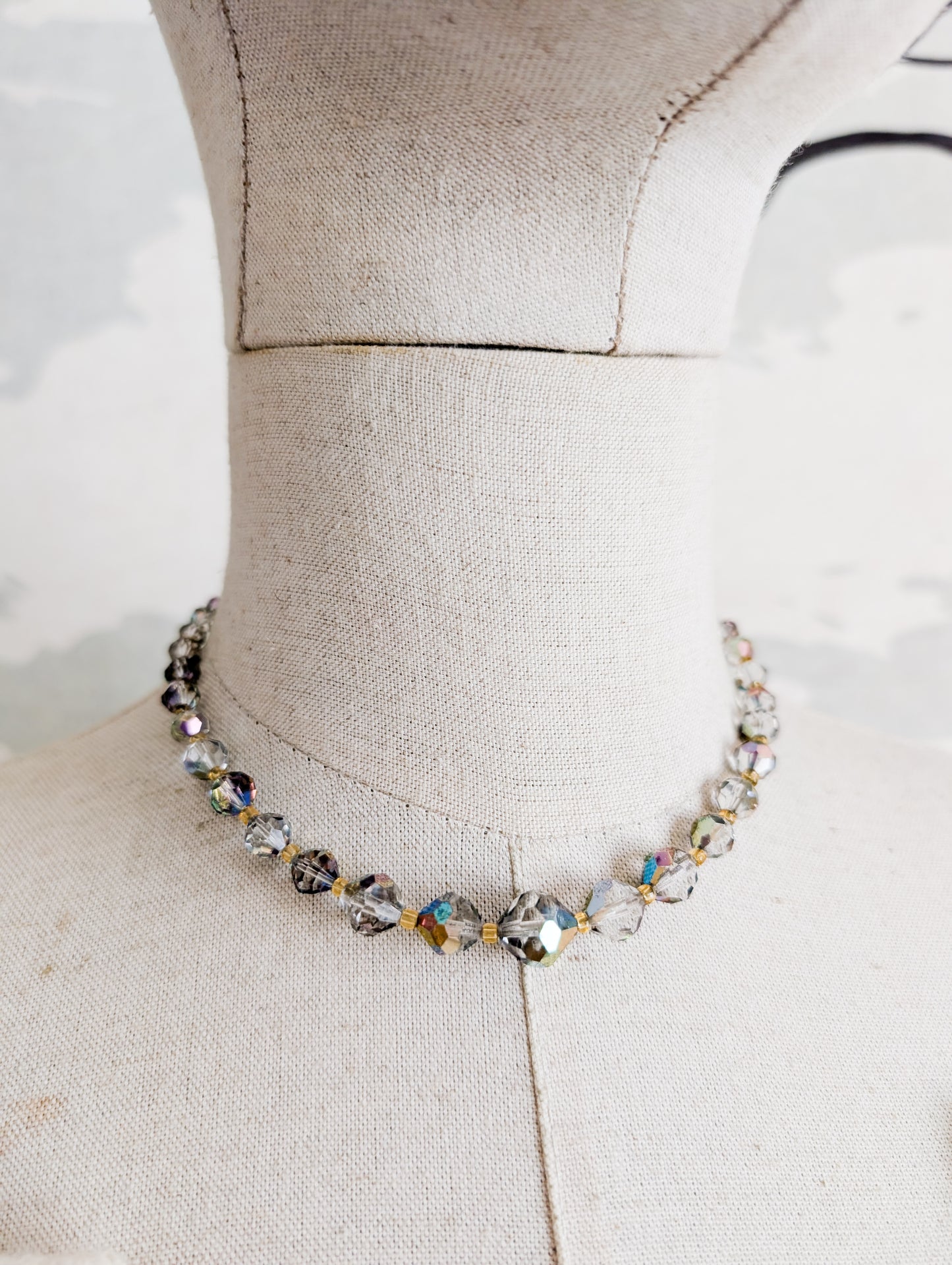 Collier cristal facetté effet Aurore Boréale
