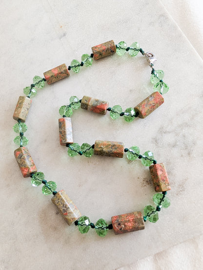 Collier en Verre et Unakite