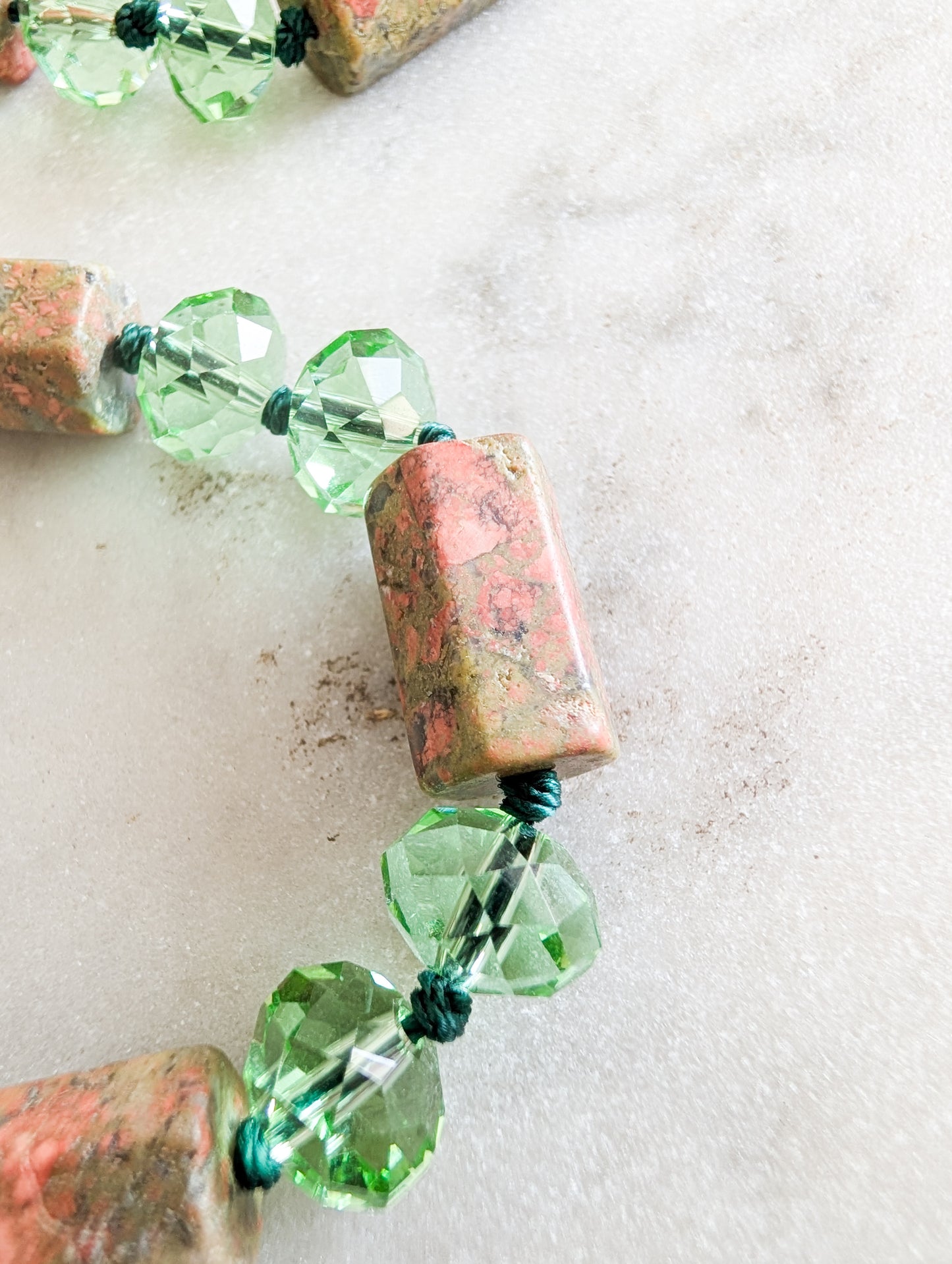 Collier en Verre et Unakite
