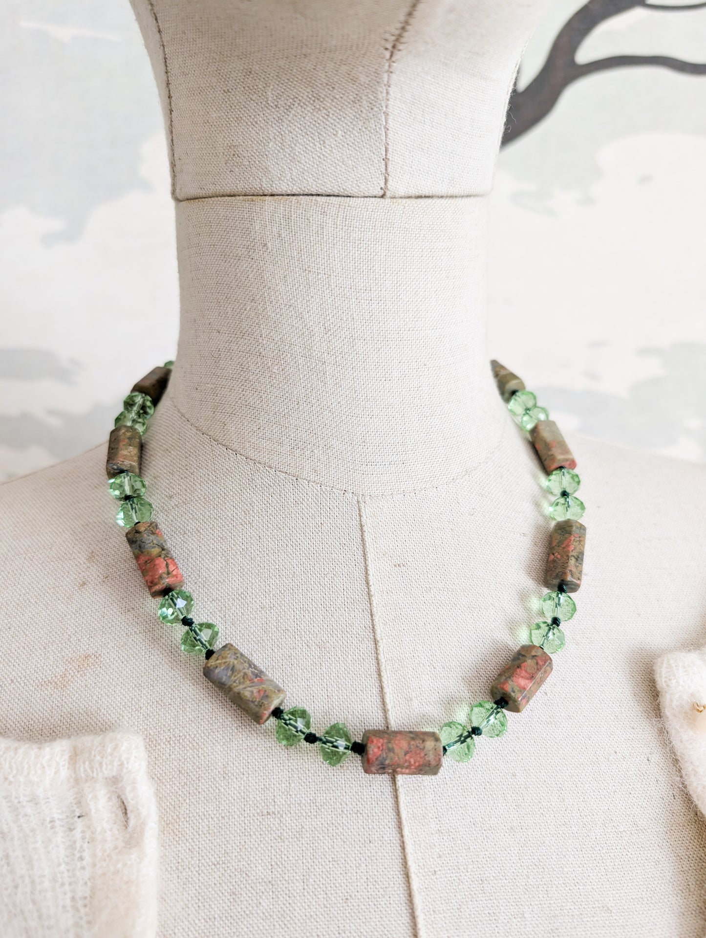 Collier en Verre et Unakite