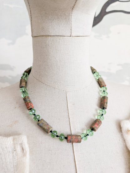 Collier en Verre et Unakite