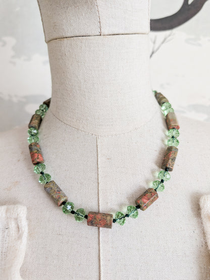 Collier en Verre et Unakite