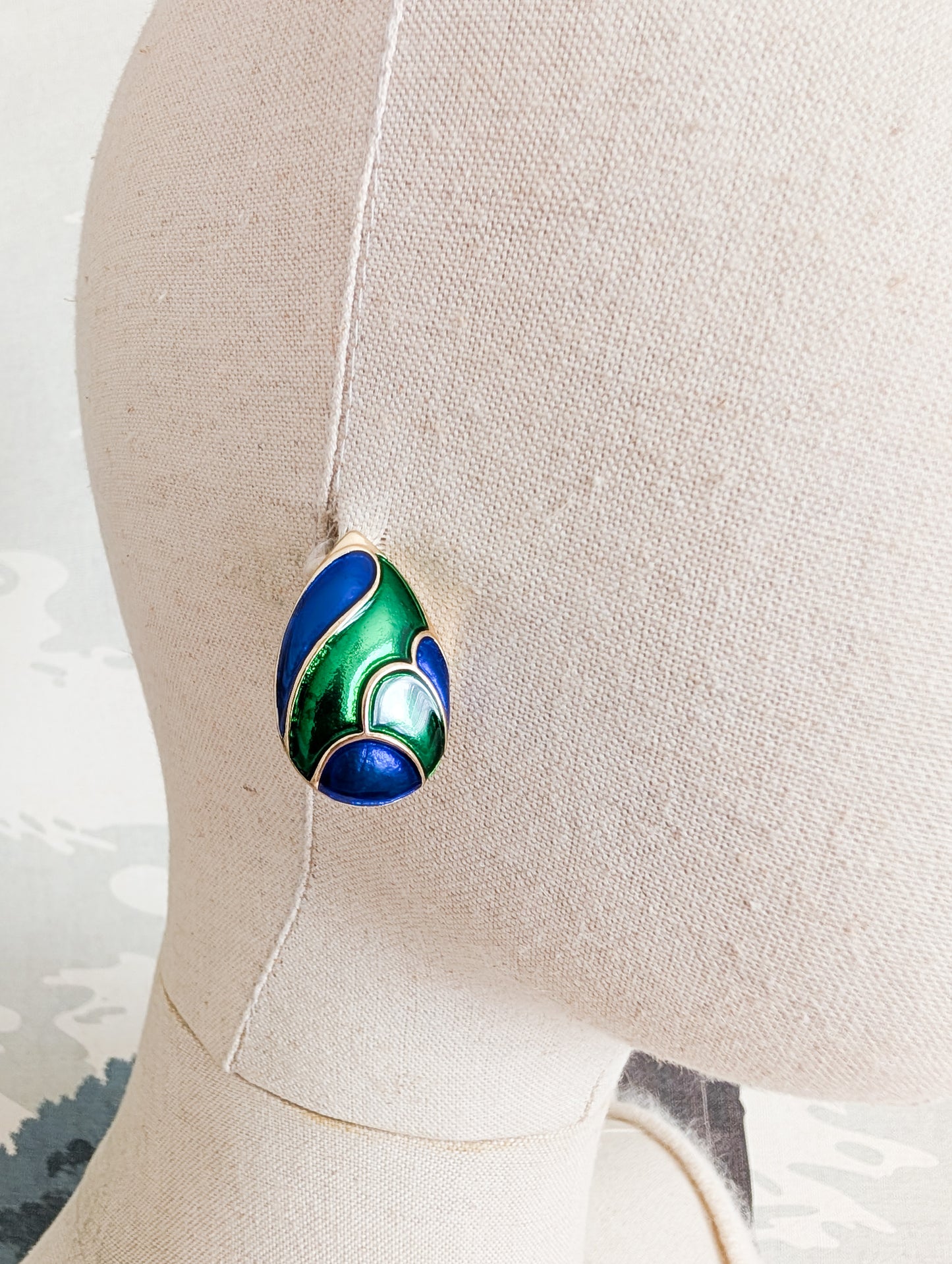 Boucles bleues et vertes oreilles percées