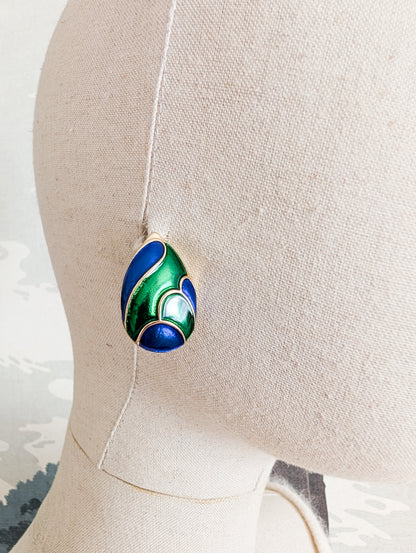 Boucles bleues et vertes oreilles percées