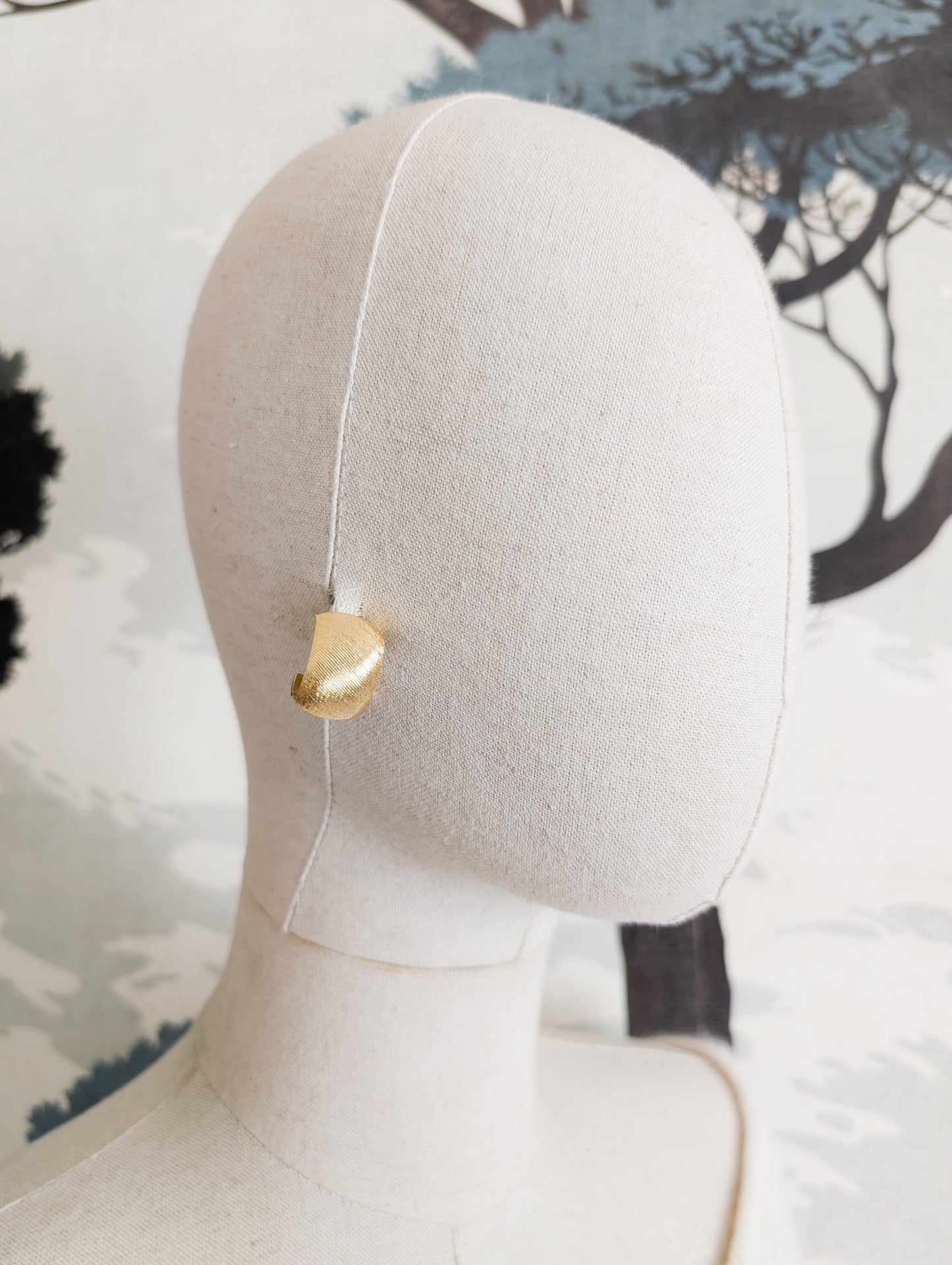 Demi créoles 60's pour les oreilles percées