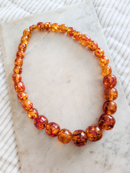 Collier en Lucite façon Ambre 50's