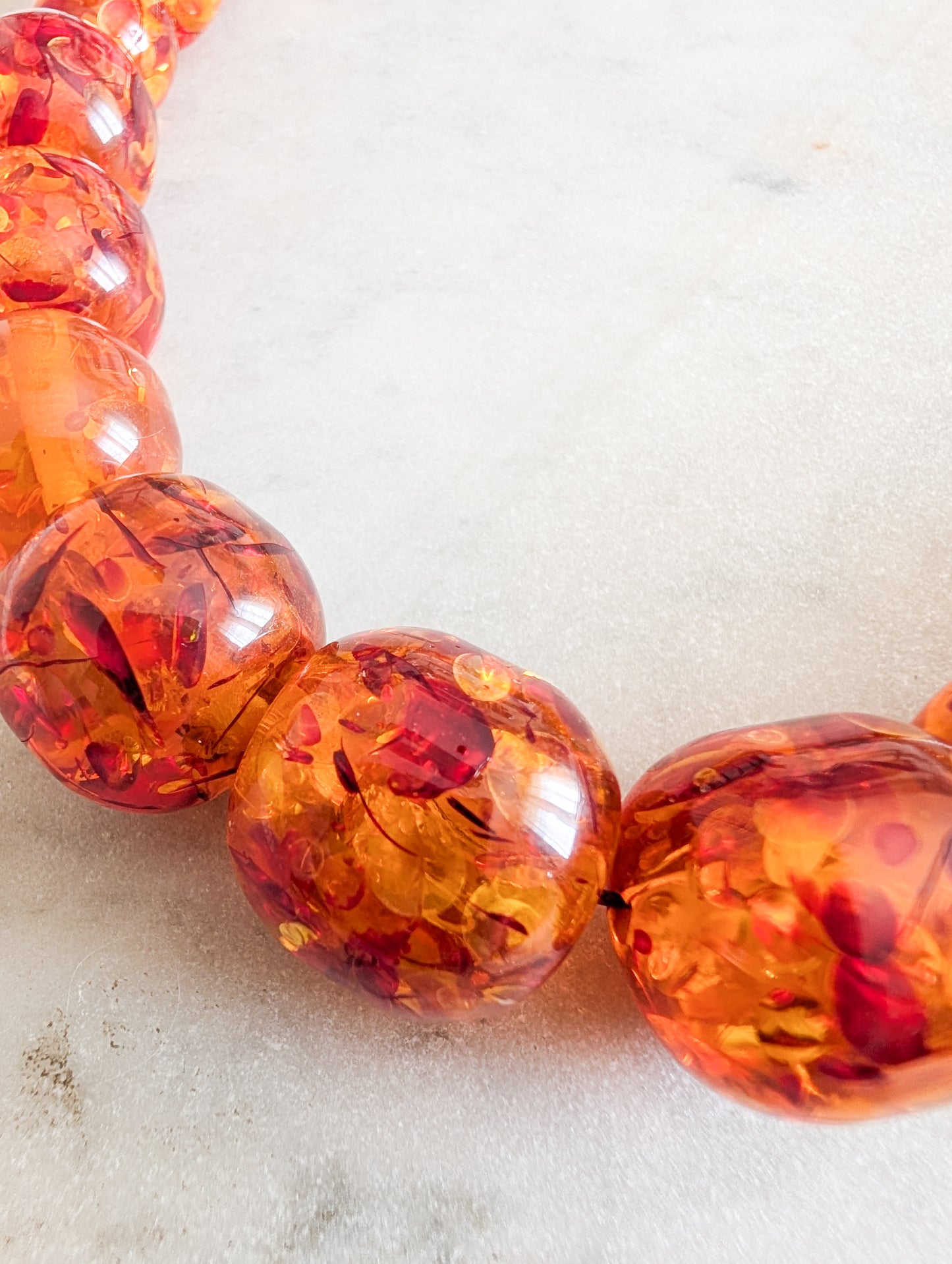 Collier en Lucite façon Ambre 50's