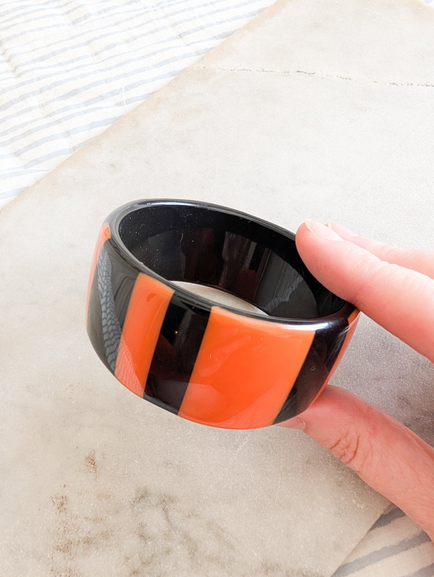 Bracelet rayé en résine 70's