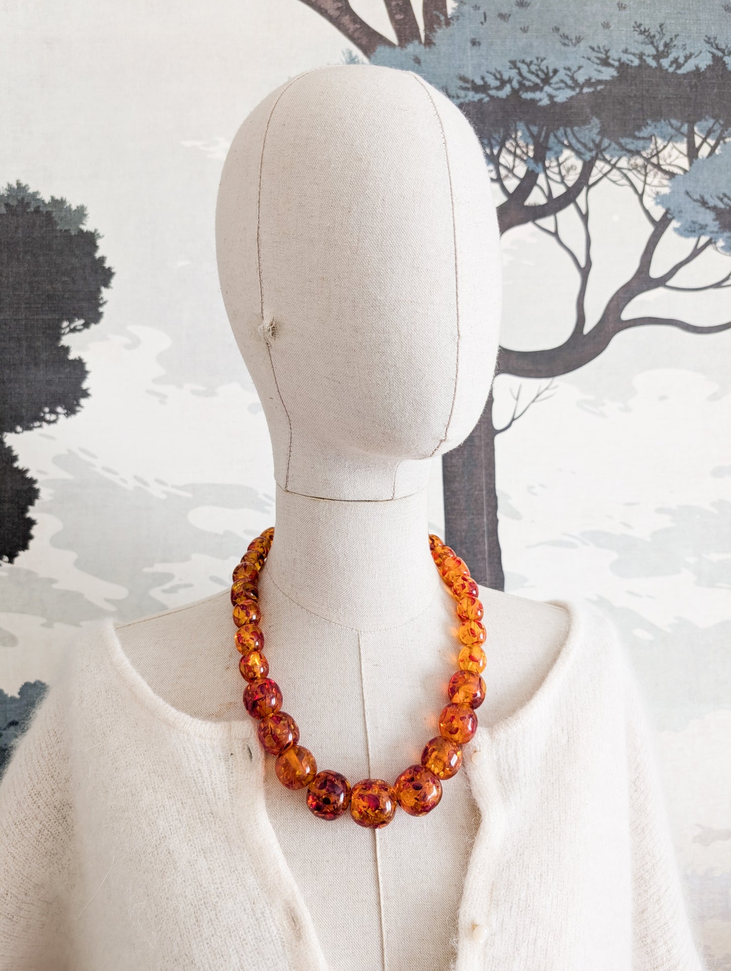 Collier en Lucite façon Ambre 50's