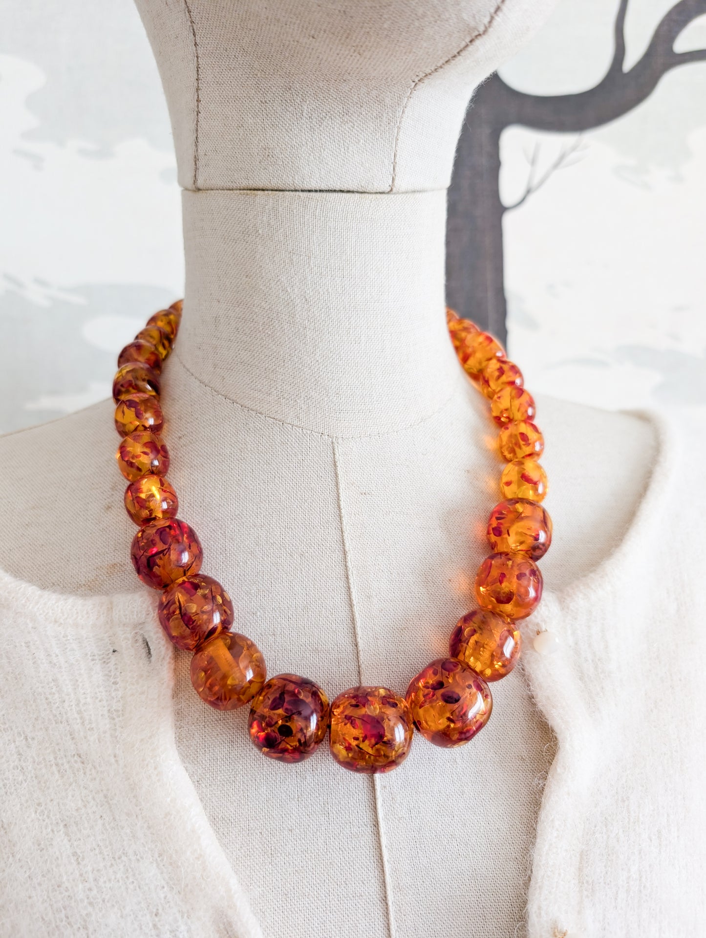 Collier en Lucite façon Ambre 50's