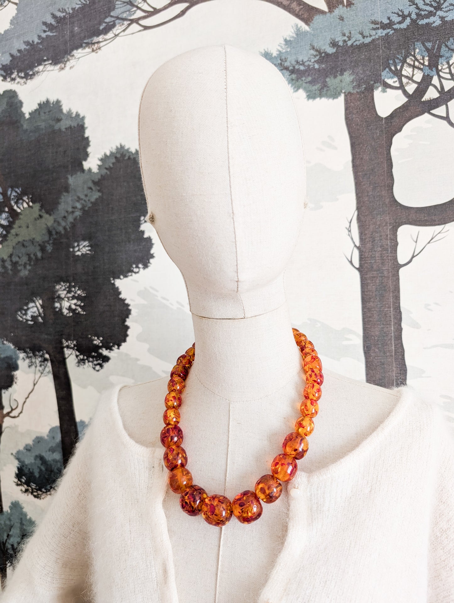 Collier en Lucite façon Ambre 50's