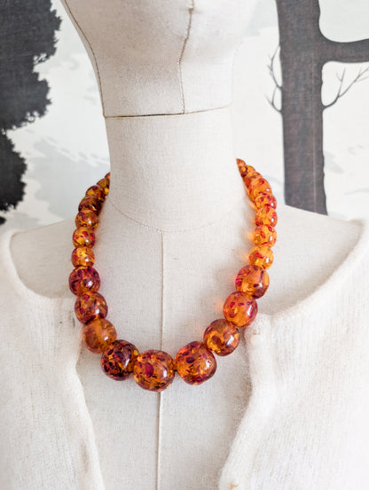 Collier en Lucite façon Ambre 50's