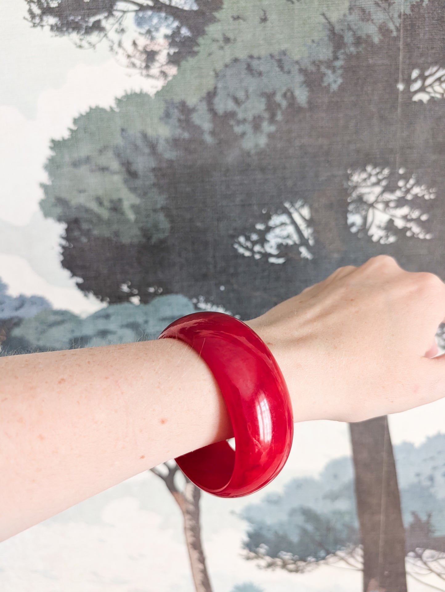Bracelet en résine rouge 70's