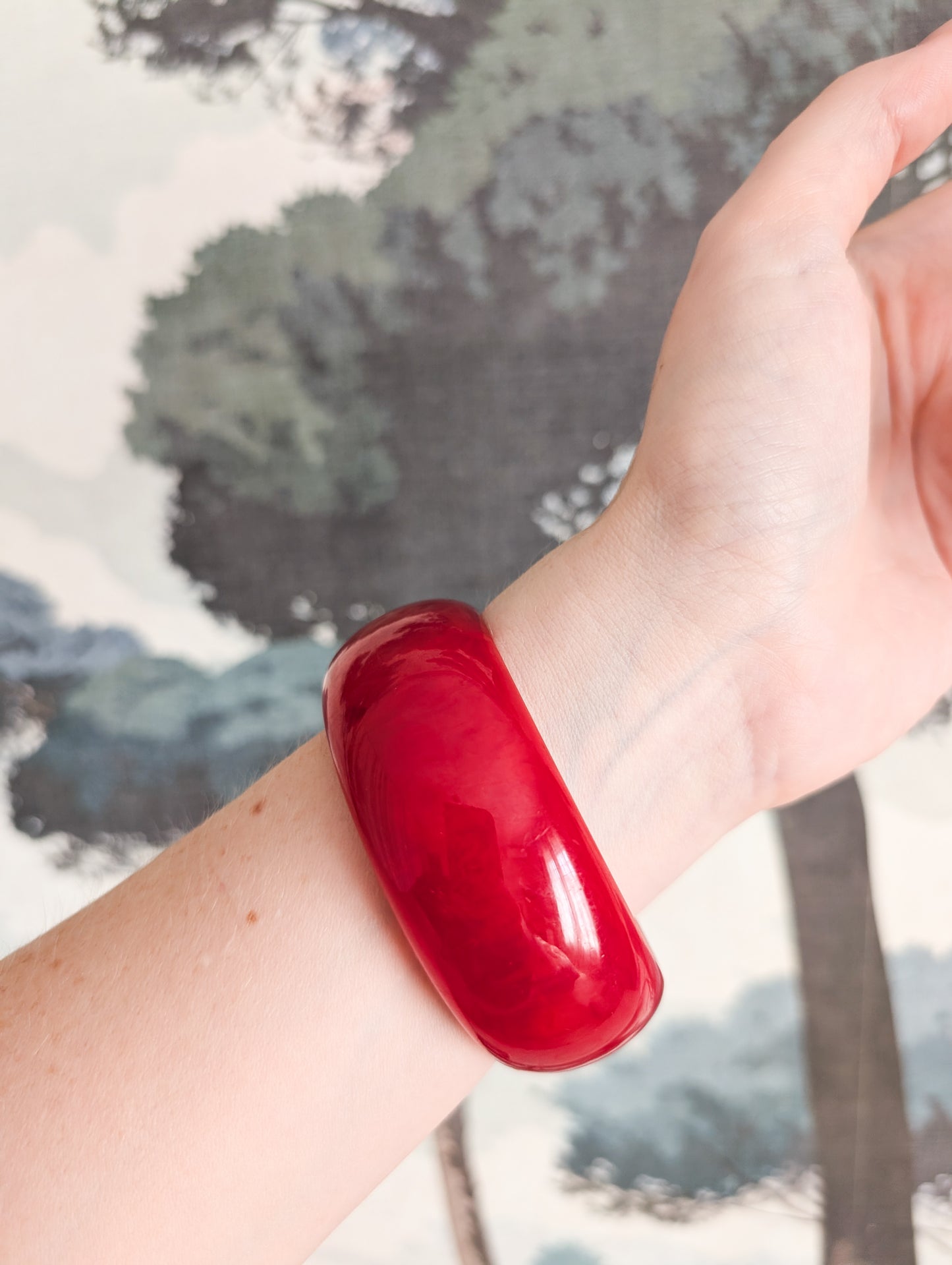 Bracelet en résine rouge 70's