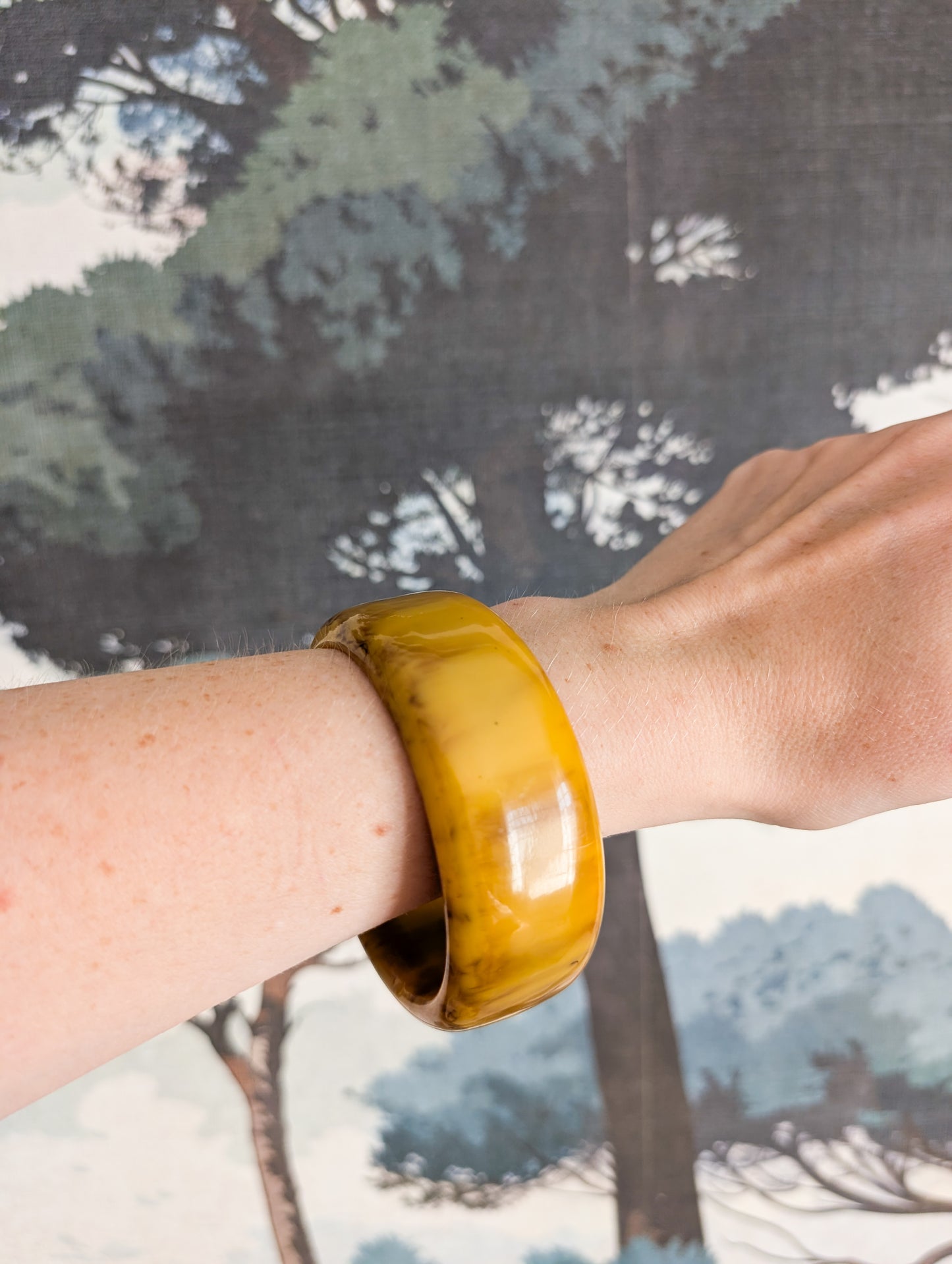 Bracelet moutarde en résine 70's