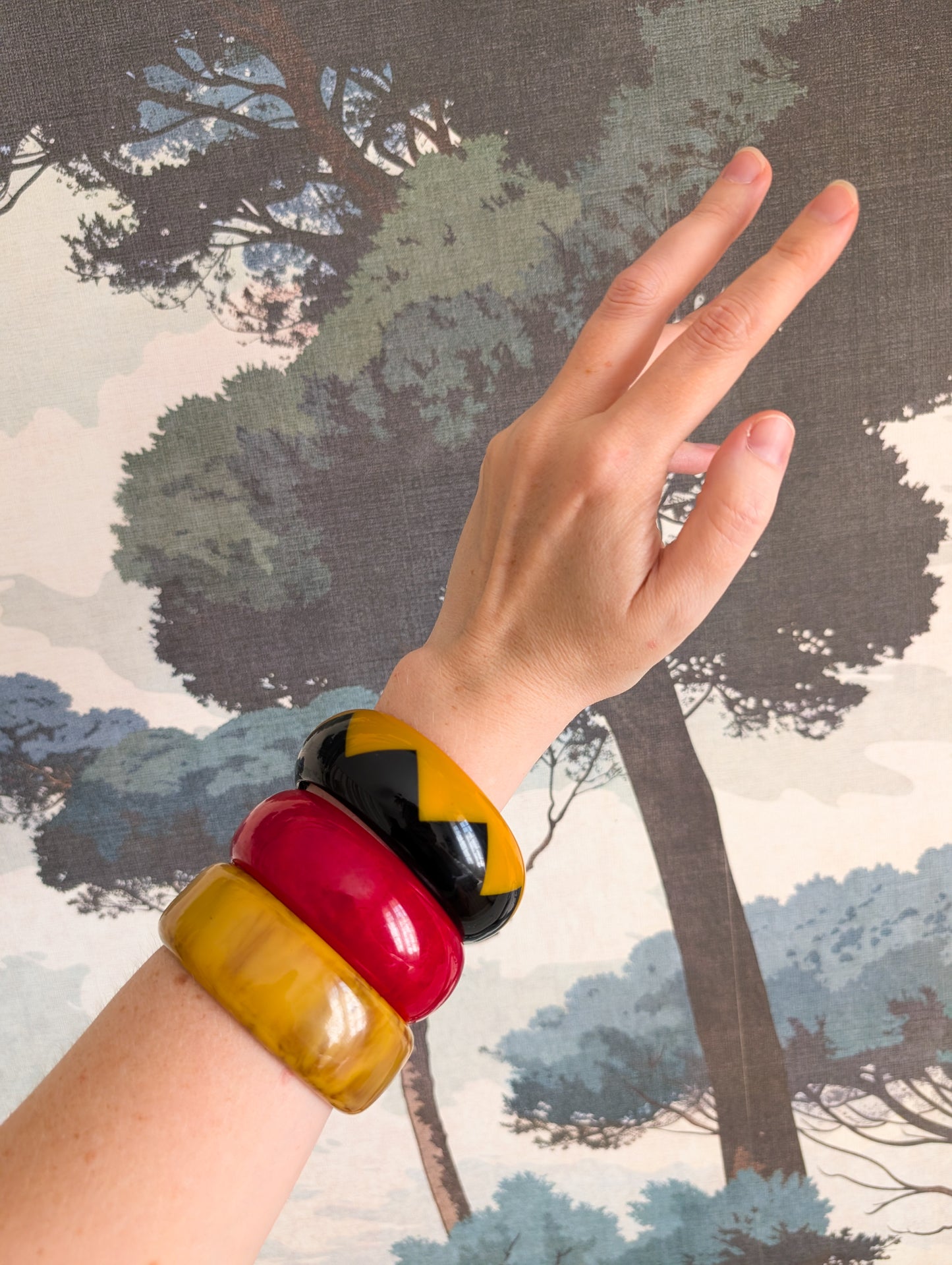 Bracelet en résine rouge 70's