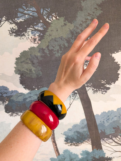 Bracelet en résine rouge 70's