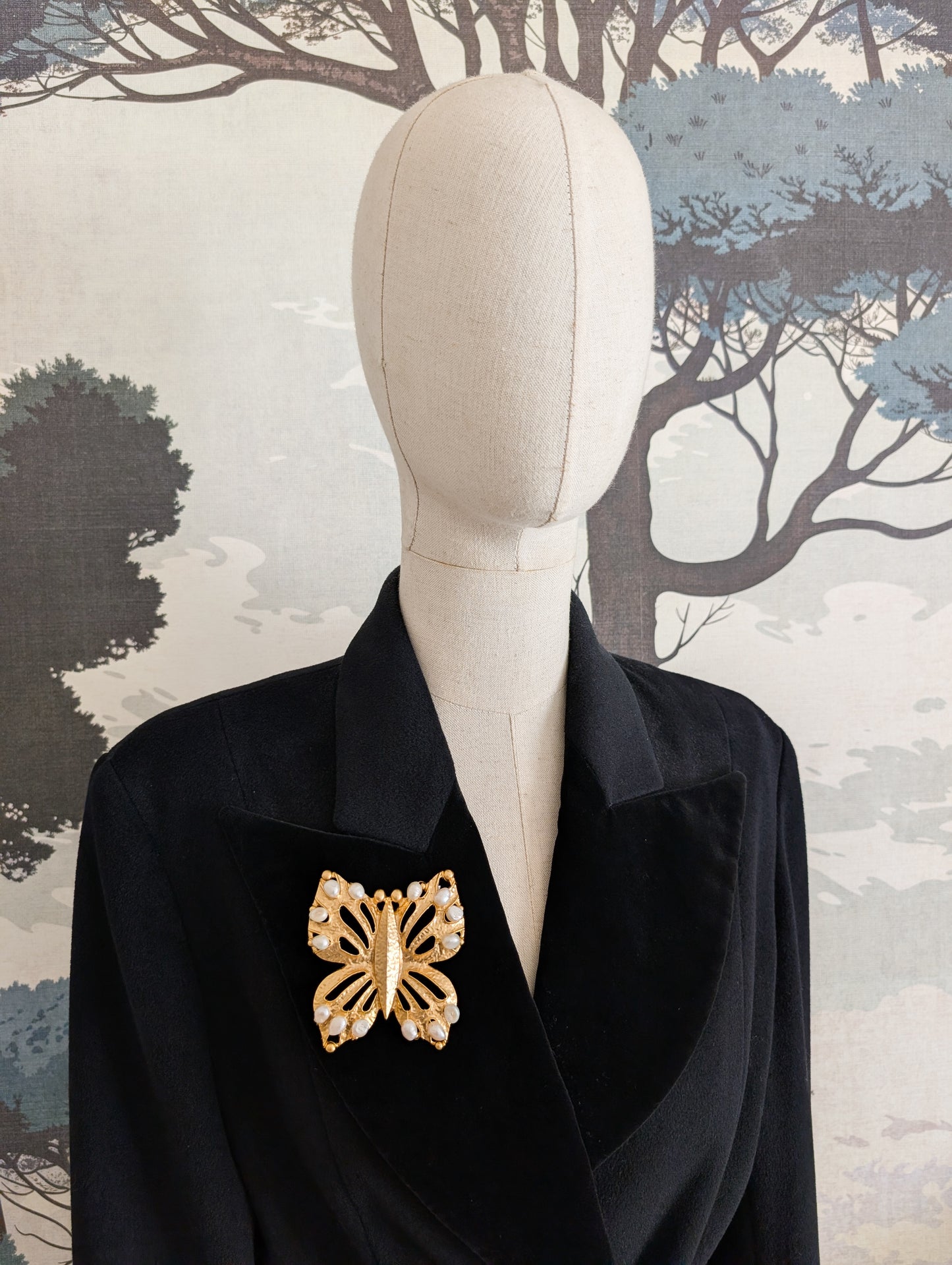 Grande broche papillon perles d'eau douce