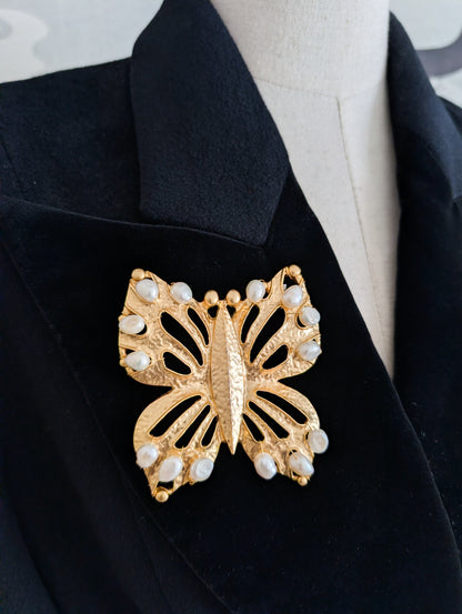 Grande broche papillon perles d'eau douce
